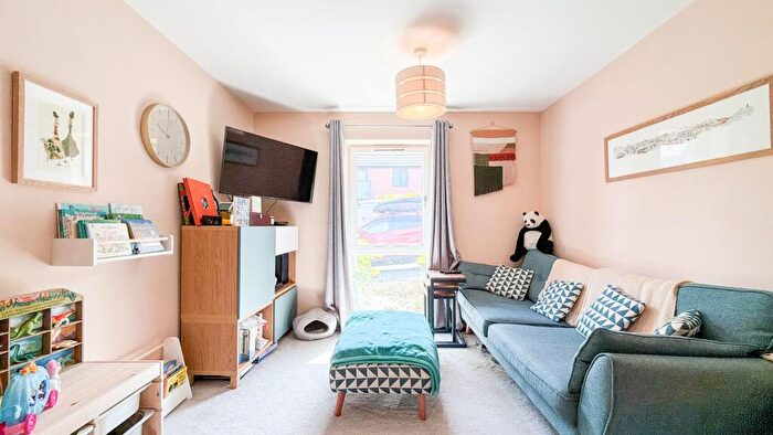 3 Bedroom Semi-Detached House For Sale In Oakhill Drive, Bedminster, BS3