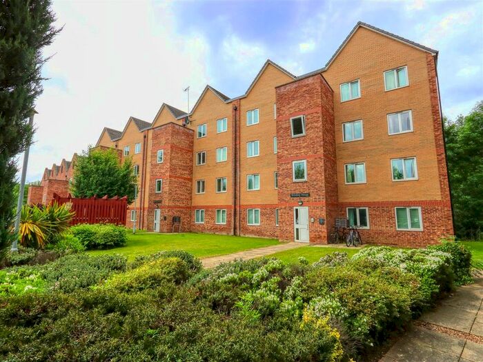 2 Bedroom Flat To Rent In Brindley House, Tapton Lock, Chesterfield, Derbyshire, S41