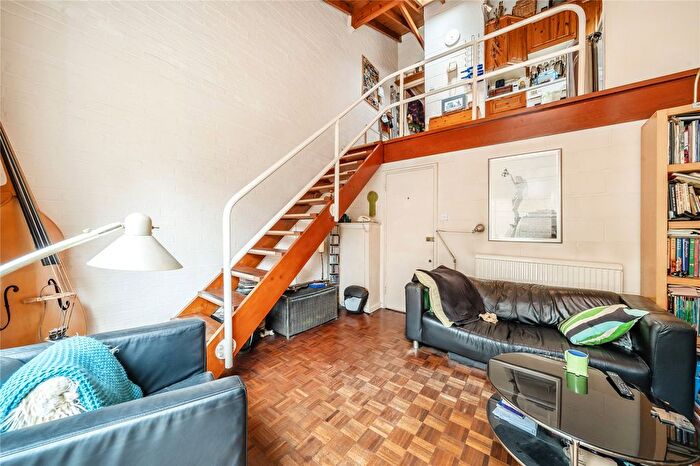 1 Bedroom Maisonette For Sale In Pennethorne Close, London, E9