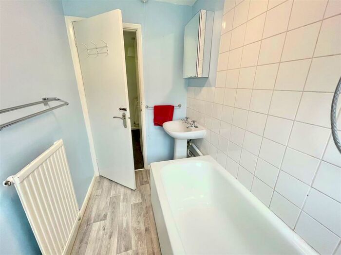 2 Bedroom Flat To Rent In Westover Road, Bristol, BS9