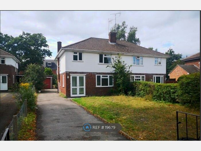 3 Bedroom Semi-Detached House To Rent In Stanton Close, Reading, RG6
