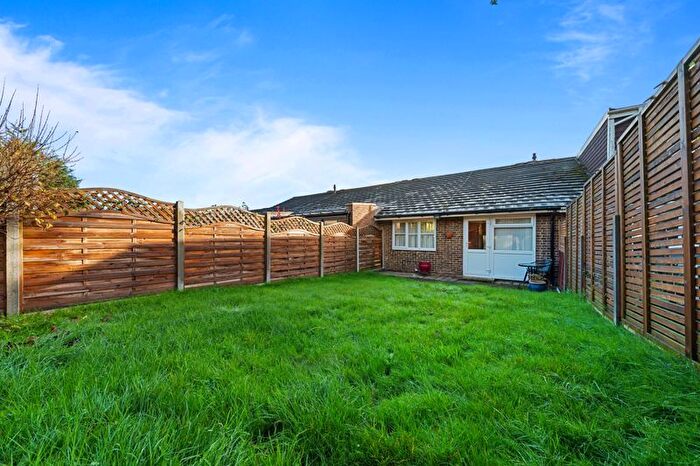 2 Bedroom Bungalow For Sale In Southwood Close, Worcester Park, KT4