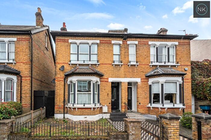 2 Bedroom Apartment To Rent In Cleveland Road, South Woodford, London, E18