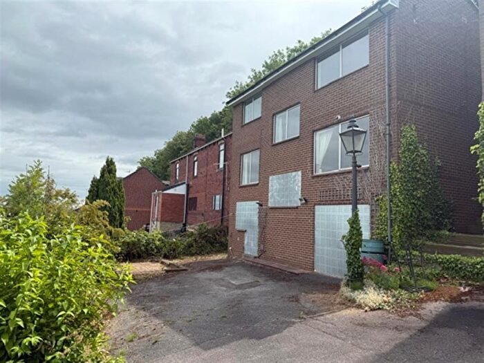 3 Bedroom Detached House For Sale In Wells Road, Thornhill, Dewsbury, WF12
