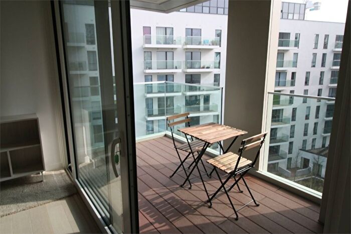2 Bedroom Flat To Rent In Pilot Walk, London, SE10