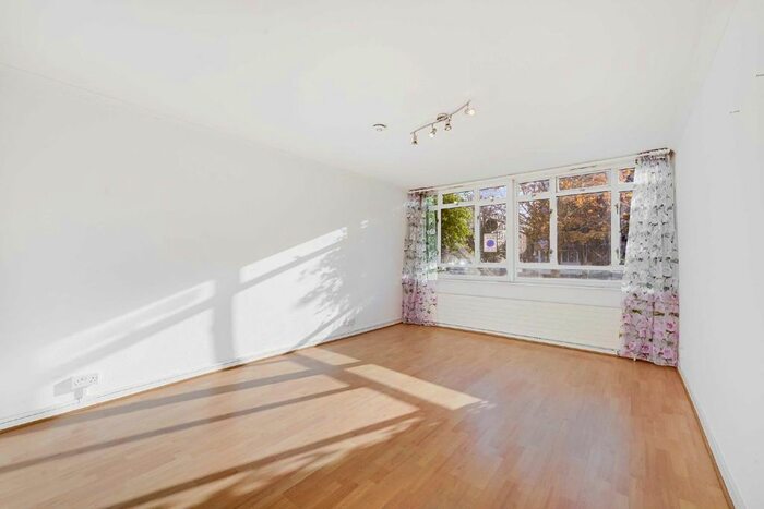 Studio To Rent In Churchill Gardens, London, SW1V