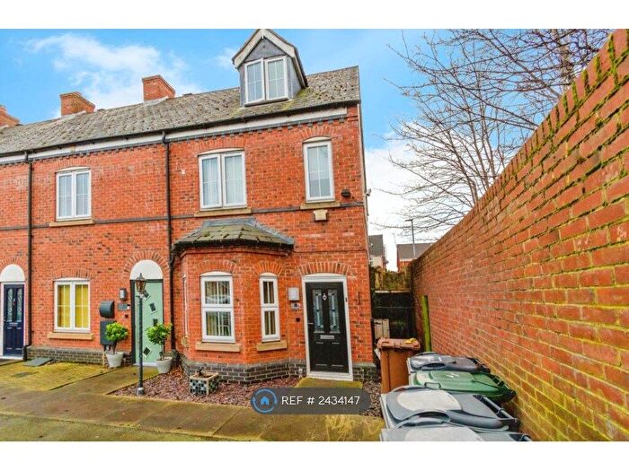 3 Bedroom Terraced House To Rent In London Drive, Willenhall, WV13