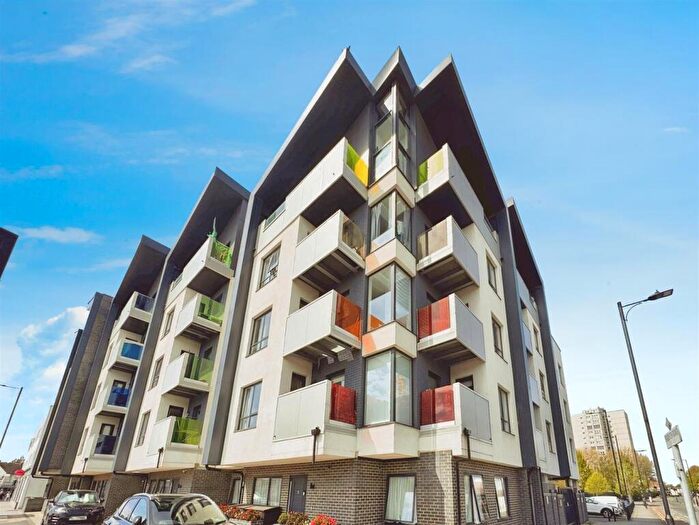 2 Bedroom Apartment To Rent In London Road, Southend-On-Sea, SS1