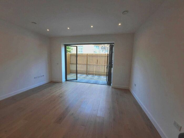 4 Bedroom Town House To Rent In Caird Street, London, W10