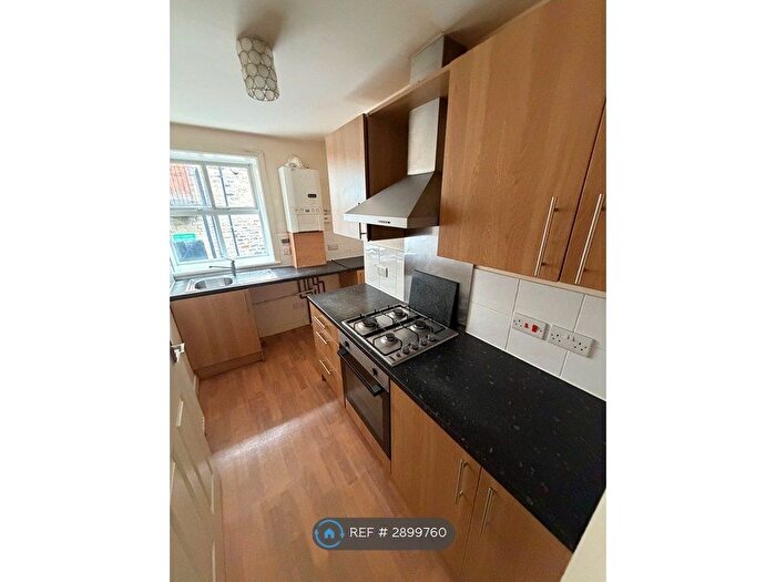 2 Bedroom Flat To Rent In Old Cawsey, Sowerby Bridge, HX6