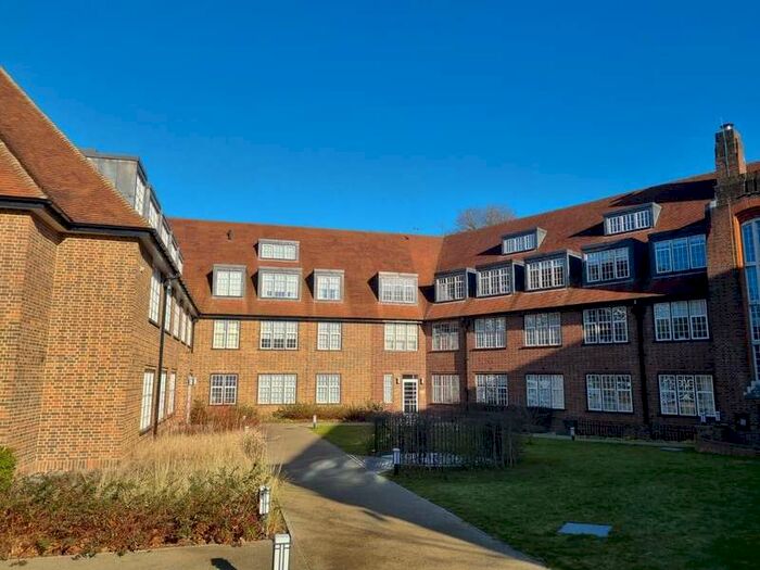 2 Bedroom Ground Flat To Rent In Lesbourne Road, Reigate, RH2