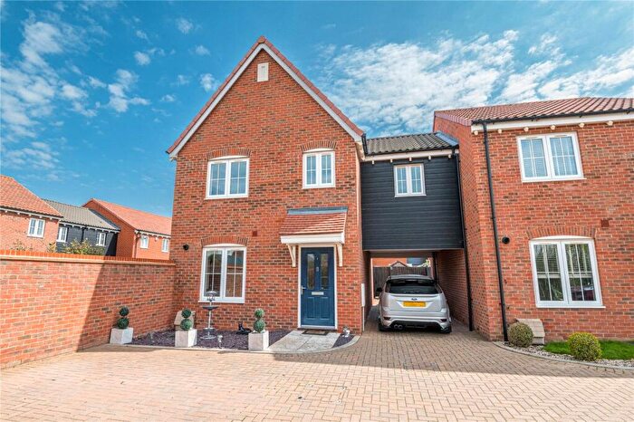 3 Bedroom Link Detached House To Rent In Brick Road, Great Wakering, SS3