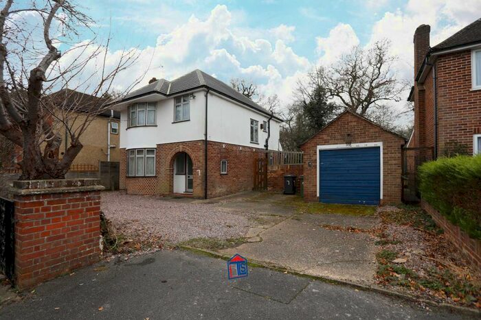 3 Bedroom Detached House To Rent In Radnor Way, Langley SL3