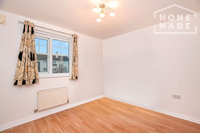 2 Bedroom Flat To Rent In Symphony Close, Edgware, HA8