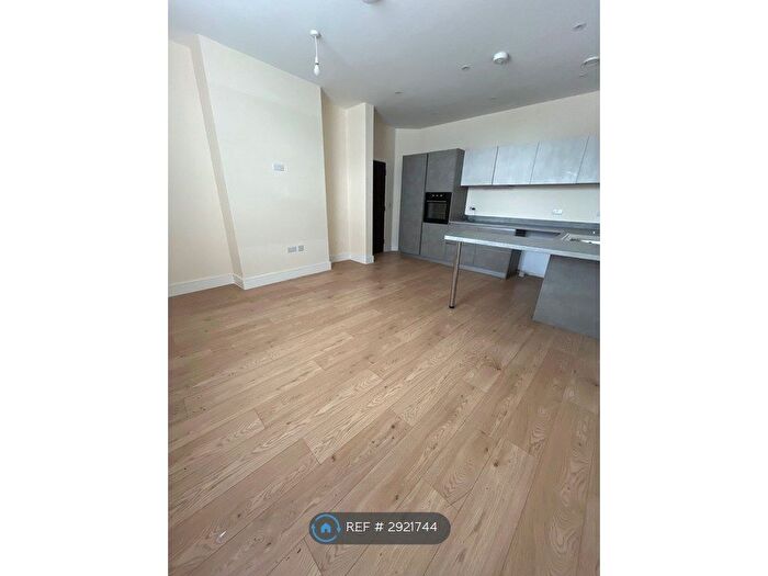 2 Bedroom Flat To Rent In The Southern Belle, Gillingham, ME7