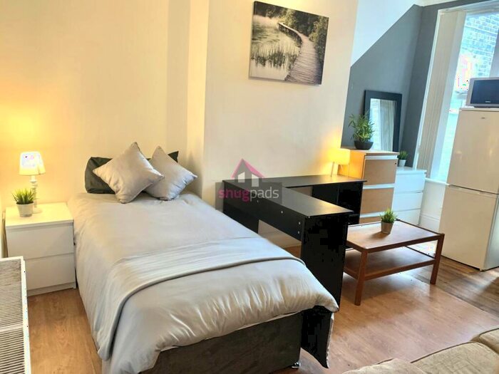 Studio To Rent In Carlton Road, Salford, M6