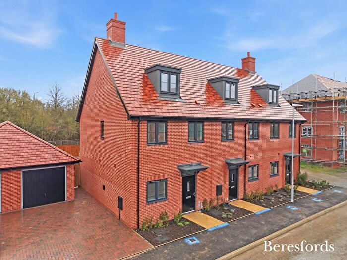 3 Bedroom End Of Terrace House For Sale In The Hawthorn, Ingatestone Grove, Roman Road, CM4