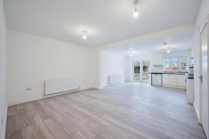 4 Bedroom House To Rent In Belmont Avenue, New Malden, KT3