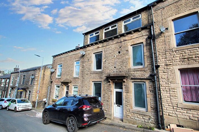 4 Bedroom Terraced House For Sale In Longfield Road, Todmorden, OL14