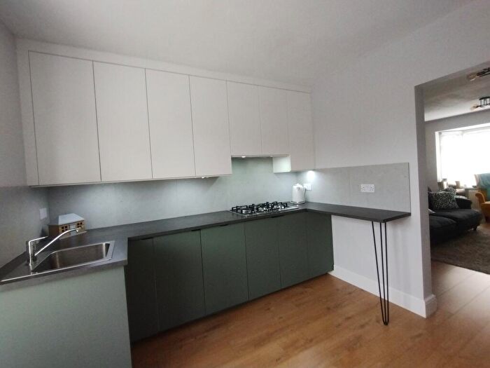3 Bedroom End Of Terrace House For Sale In Exton Avenue, Luton, LU2