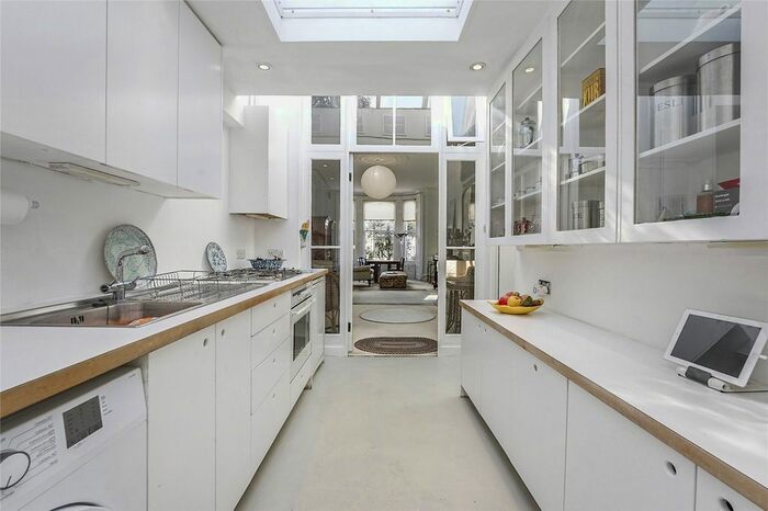 1 Bedroom Flat To Rent In Percy Road, Shepherds Bush, London, W12