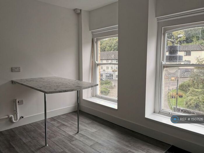 1 Bedroom Flat To Rent In Osborne Road, Pontypool, NP4