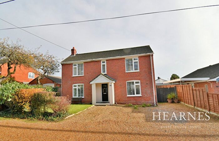 4 Bedroom Detached House For Sale In Tricketts Lane, Ferndown, BH22