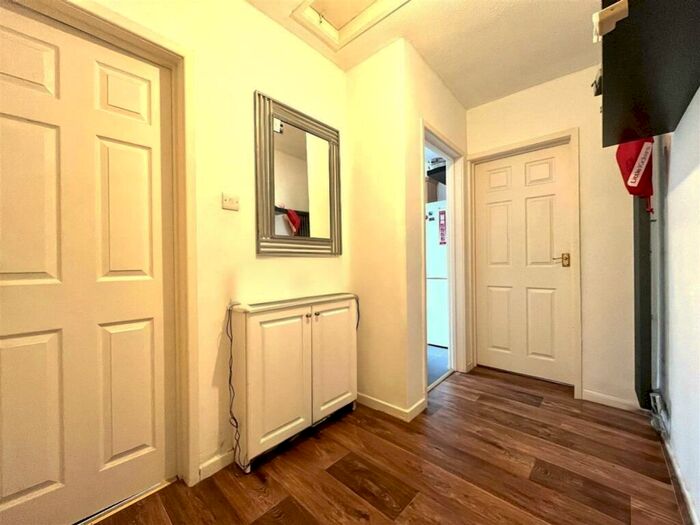 2 Bedroom Apartment To Rent In Brooklands Crescent, Sale, M33