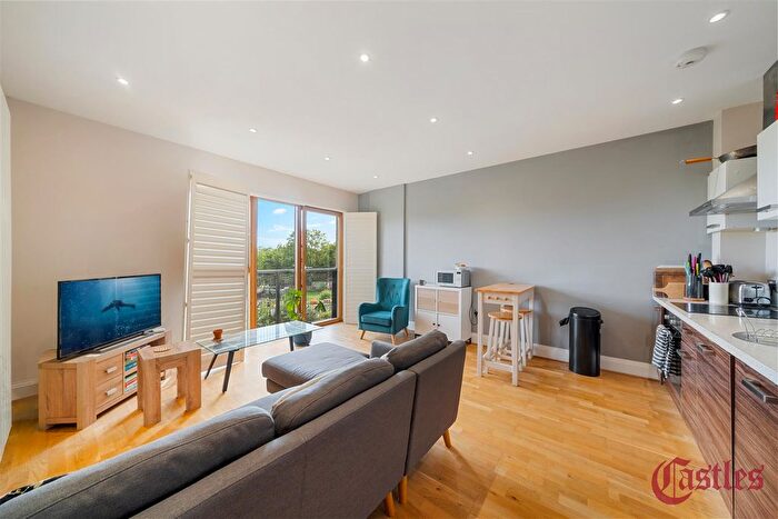 2 Bedroom Flat For Sale In Paradise Park, Lea Bridge Road, E5