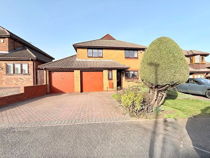 4 Bedroom Detached House For Sale In Charndon Close, Luton, LU3
