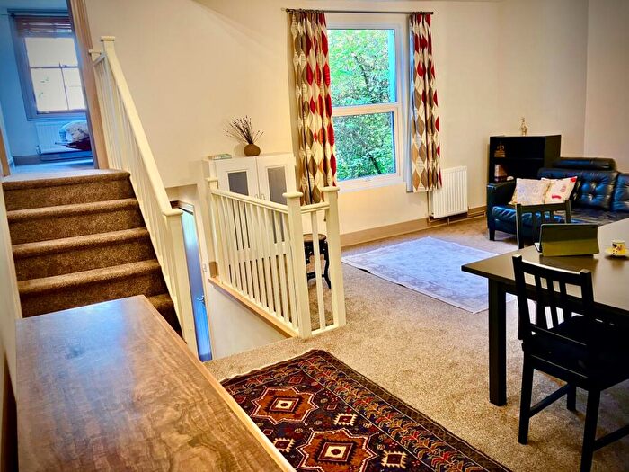 3 Bedroom Apartment To Rent In Foulden Road, London, N16