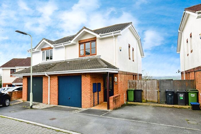 3 Bedroom Semi Detached House For Sale In Hawley Manor, Barnstaple, EX32