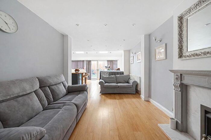 5 Bedroom Detached House For Sale In Priory Close, Dartford, DA1