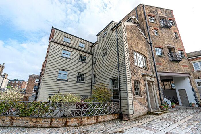 2 Bedroom Flat To Rent In The Terrace, Rochester, ME1