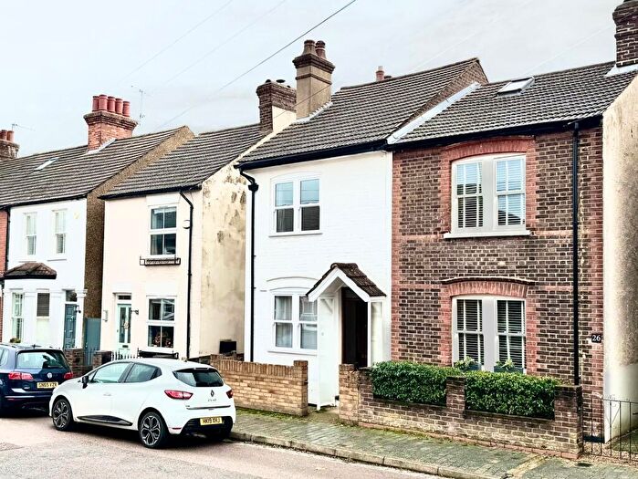 3 Bedroom Semi Detached House To Rent In Heath Road, St. Albans, Hertfordshire, AL1