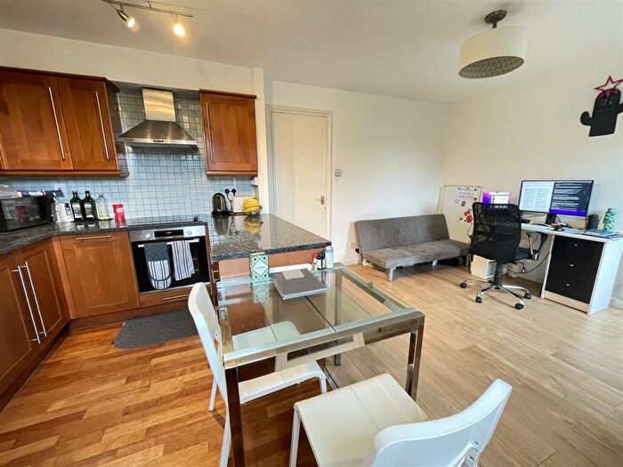 1 Bedroom Apartment To Rent In Leeward Court, Quay, Asher Way, Wapping, E1W