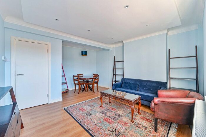 1 Bedroom Flat To Rent In Mytre Court, Bloomsbury, London, WC1N