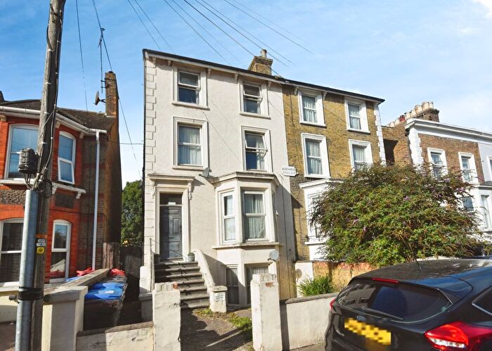 4 Bedroom Flat For Sale In Crescent Road, Ramsgate, Kent, CT11