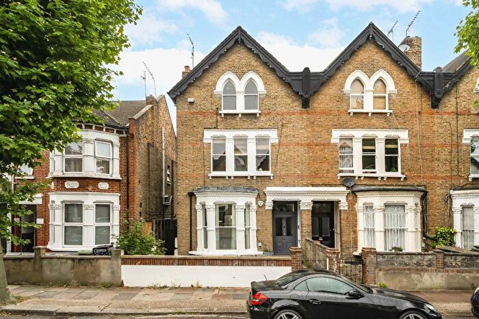 3 Bedroom Flat To Rent In Victoria Road, Queens Park, NW6