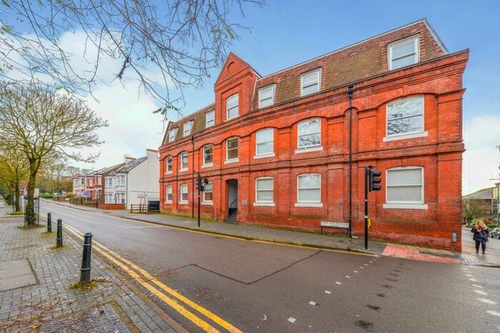 2 Bedroom Apartment To Rent In Upper Marlborough Road, AL1