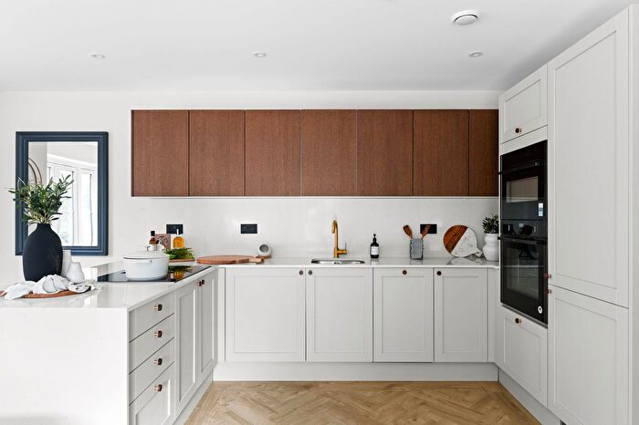 1 Bedroom Flat For Sale In Farleigh Road, Warlingham, Surrey, CR6