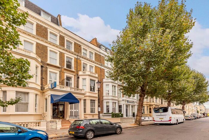 2 Bedroom Flat To Rent In Penywern Road, Earls Court, London, SW5