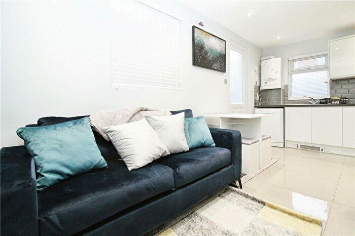 2 Bedroom Apartment To Rent In Neville Road, Croydon, CR0