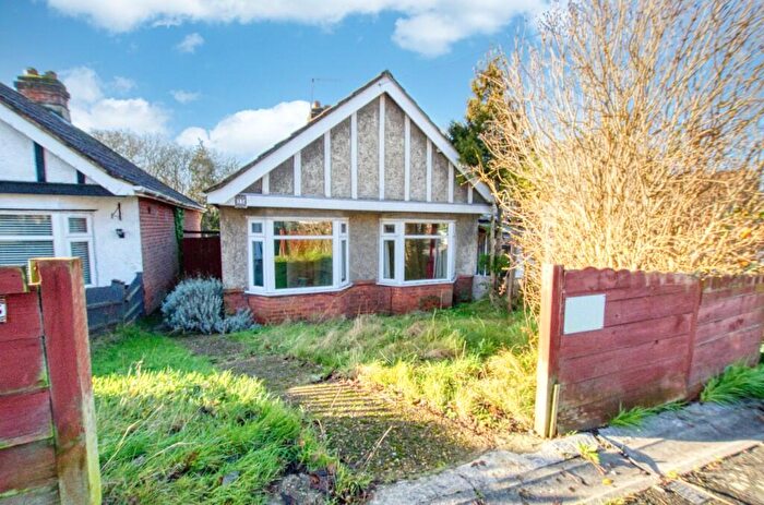 2 Bedroom Detached Bungalow For Sale In Woodmill Lane, Southampton, Hampshire, SO18
