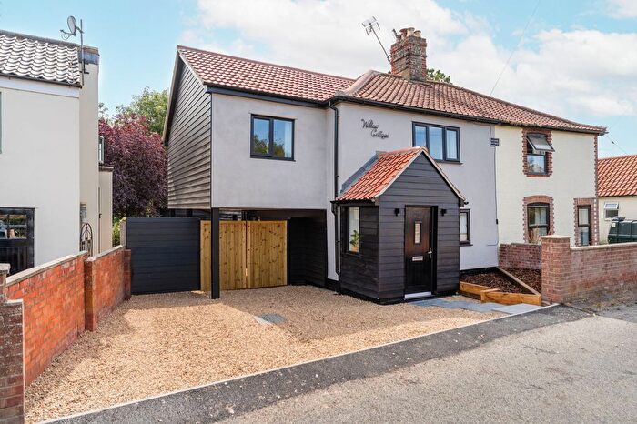 3 Bedroom Semi-Detached House For Sale In The Street, Norton Subcourse, NR14
