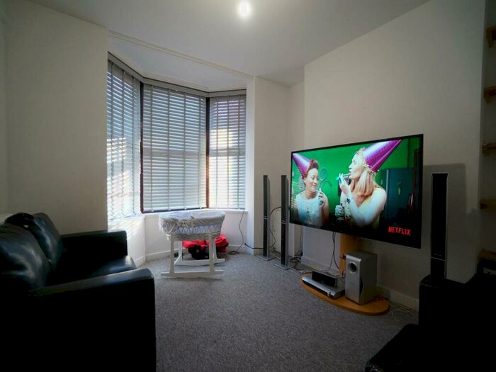 4 Bedroom House To Rent In Orme Road, Bangor, Gwynedd, LL57