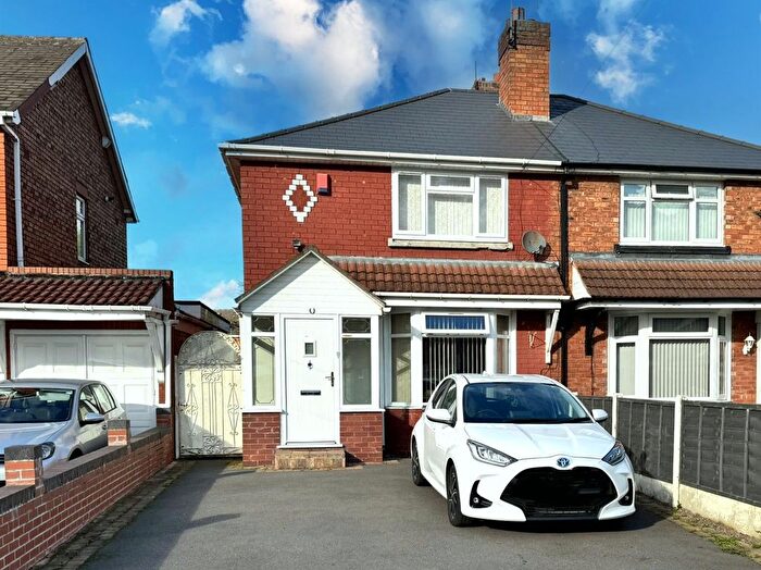 3 Bedroom Semi-Detached House To Rent In Rough Hay Road, Darlaston, Wednesbury, WS10
