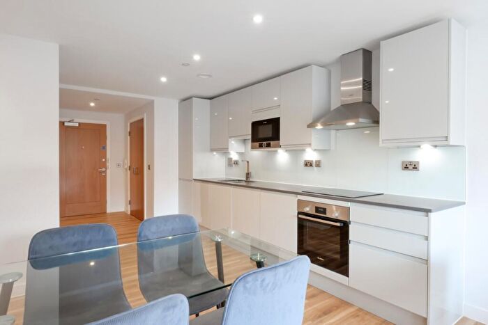 2 Bedroom Flat To Rent In Castle Park View, Castle Street, Bristol, BS2