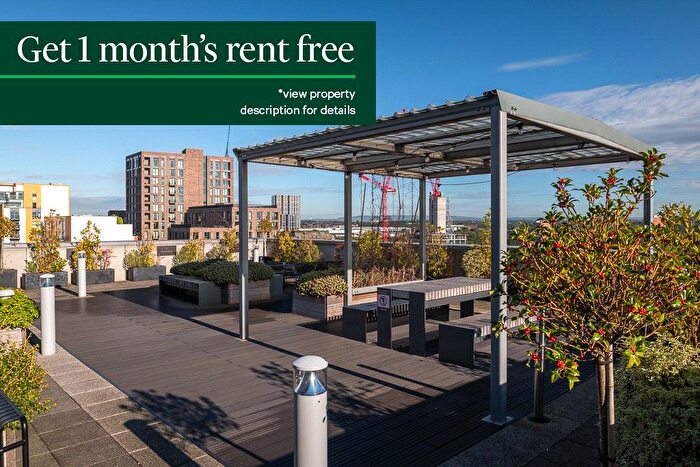 3 Bedroom Flat To Rent In Broadside, Oldham Walk, M4