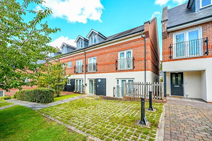 2 Bedroom Flat To Rent In Weatherill Close, Guildford, , Guildford, GU1